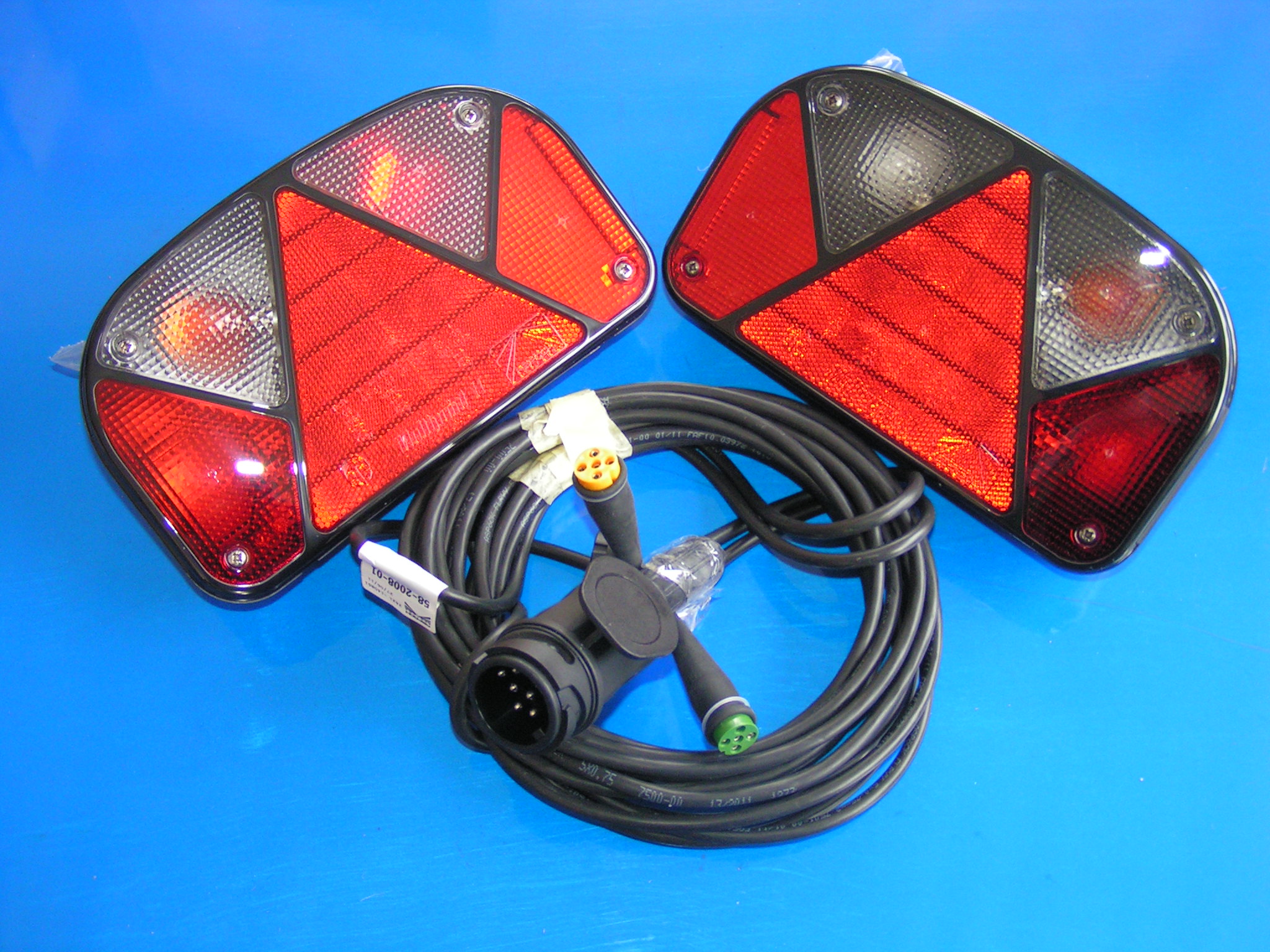 Aspöck Multipoint 2 Anhänger Rückleuchten Rücklichter Set mit 7pol. 5m  Kabelsatz